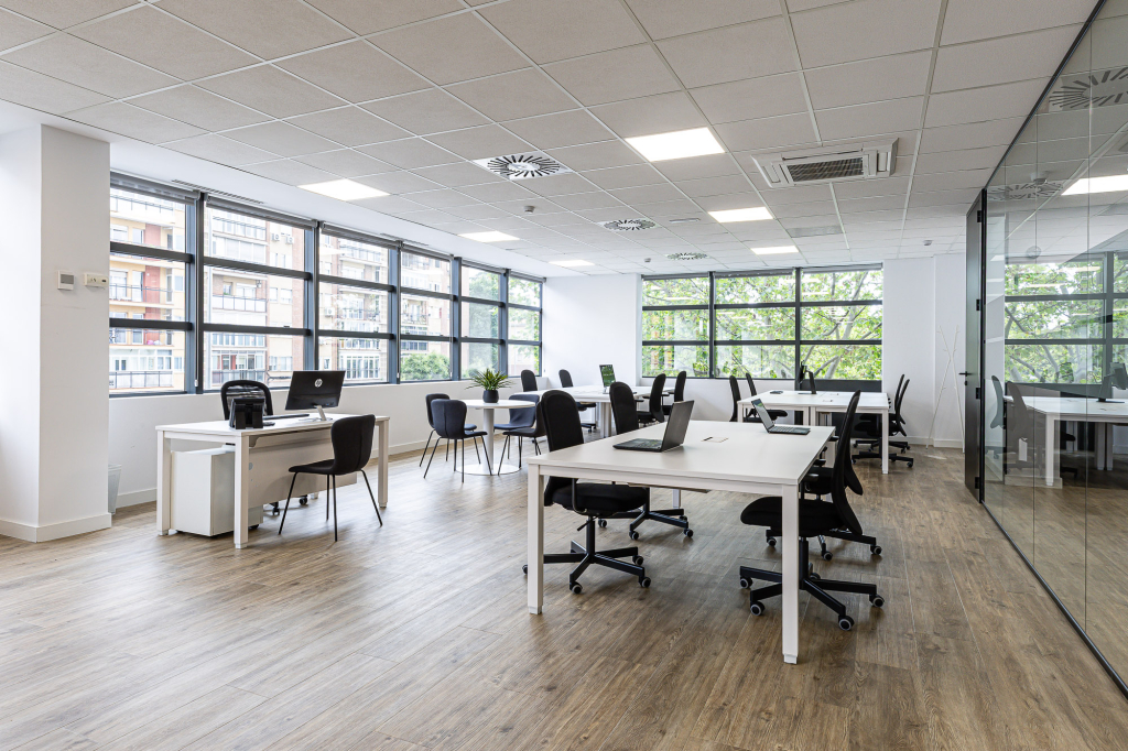 Oficina Equipada para trabajar